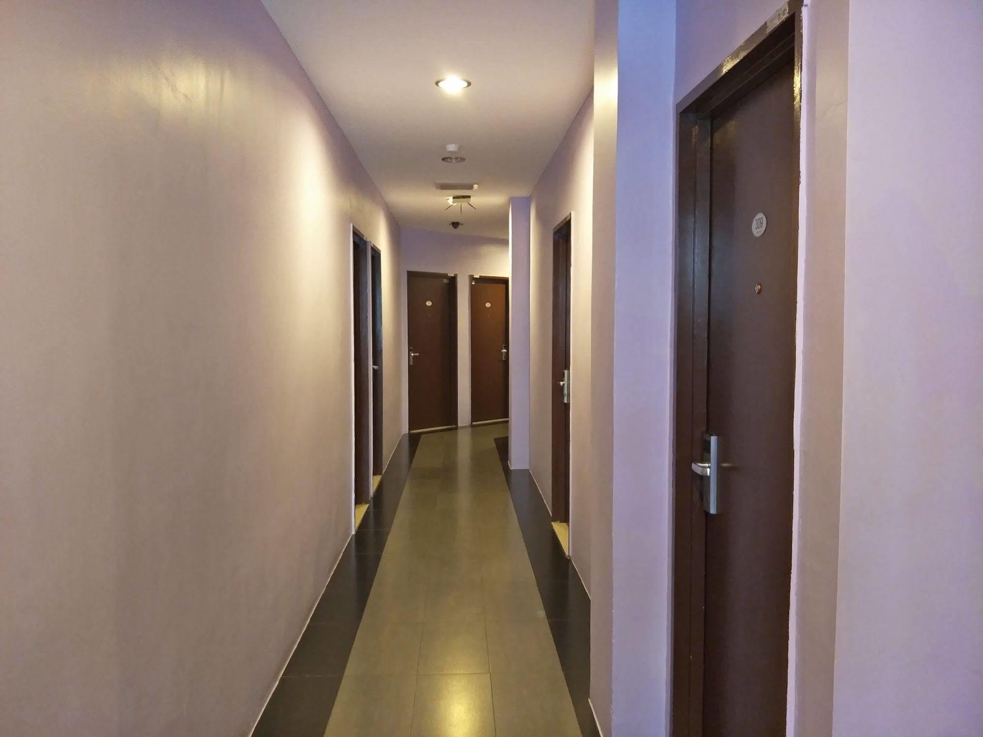 Bary Inn, Klia & Klia2 - 24 Hours Free Airport Pick-Up Sepang Exterior foto