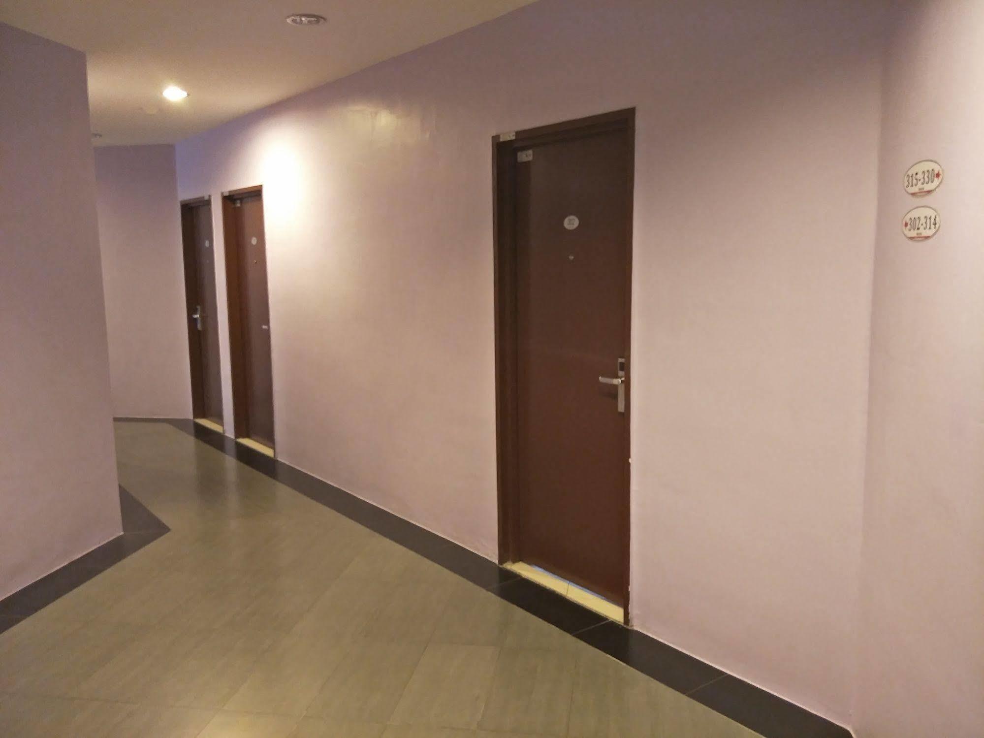 Bary Inn, Klia & Klia2 - 24 Hours Free Airport Pick-Up Sepang Exterior foto